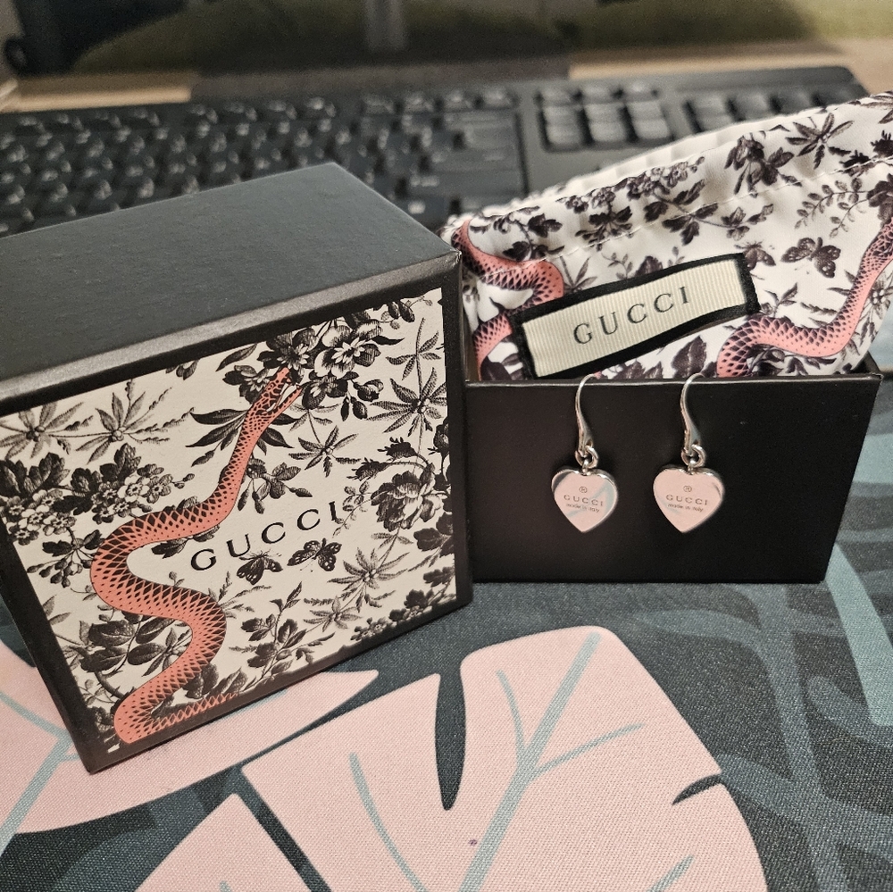 Gucci Sterling Silver 925 Dangling Heart Earrings in pouch and box used twice - Picture 3 of 11